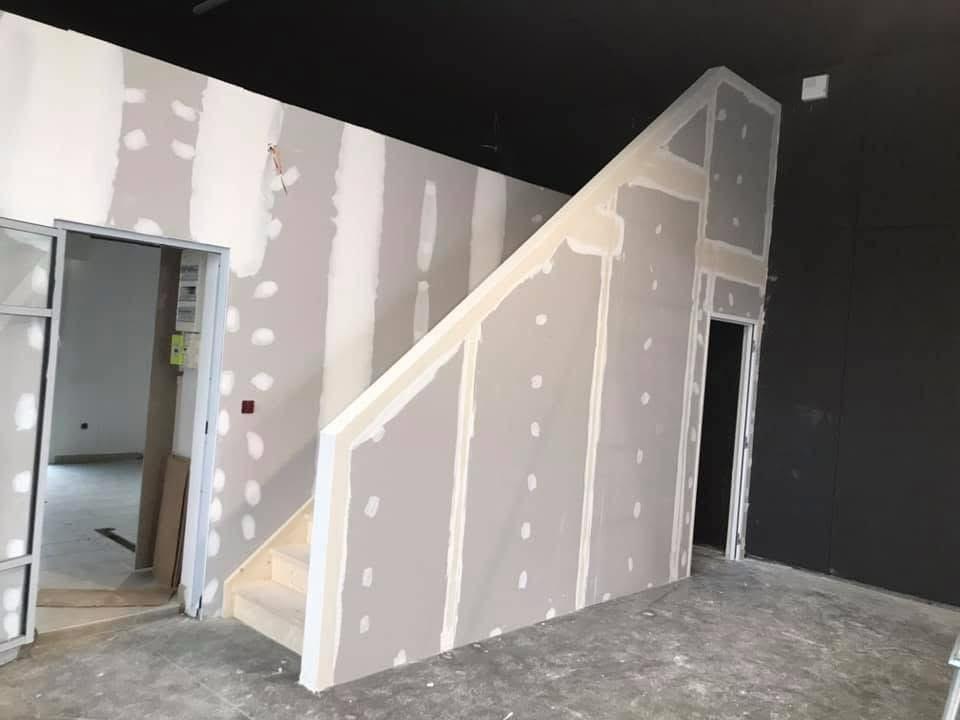 Habillage d'escalier en placo par un plaquiste à Saint-Gilles-Croix-de-Vie
